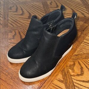 Susina Stylish Black Wedge Sneakers